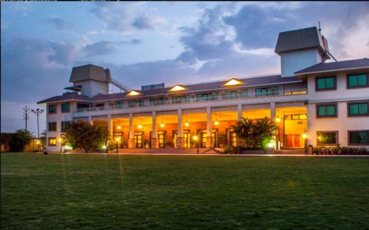 Jalsa Resort Indaur Kültér fotó